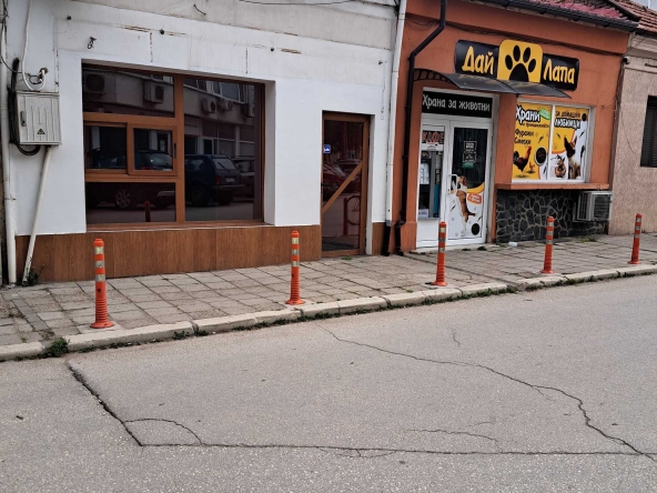 Дава се под наем Магазин в Силистра, в.з. Юг - 128 кв.м за 561 € - Снимка #1