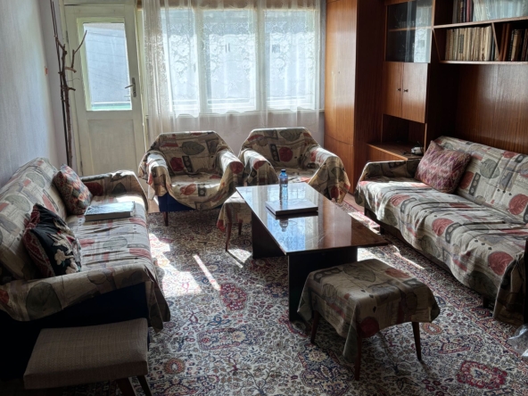 Дава се под наем Четиристаен апартамент в Асеновград - 103 кв.м за 331.5 € - Снимка #1