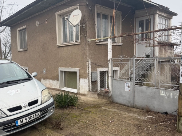 Къща в Лом - 100 кв.м за 408 €/кв.м - Снимка #1