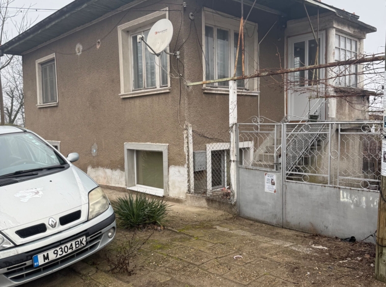 Къща в Лом - 100 кв.м за 408 €/кв.м - Снимка #1