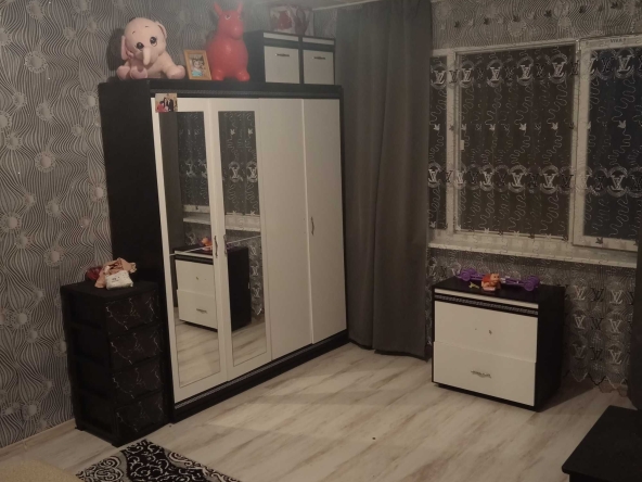 Двустаен апартамент в с. Крушари, Област Добрич - 500 кв.м за 23 €/кв.м - Снимка #1