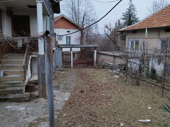 Къща в Мездра - 103 кв.м за 595 €/кв.м - Снимка #1