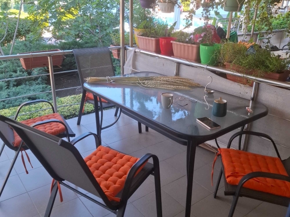 Дава се под наем Тристаен апартамент в к.к. Слънчев бряг - 76 кв.м за 357 € - Снимка #1