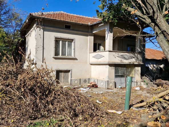 Къща в с. Градище, Област Плевен - 300 кв.м за 52 €/кв.м - Снимка #1