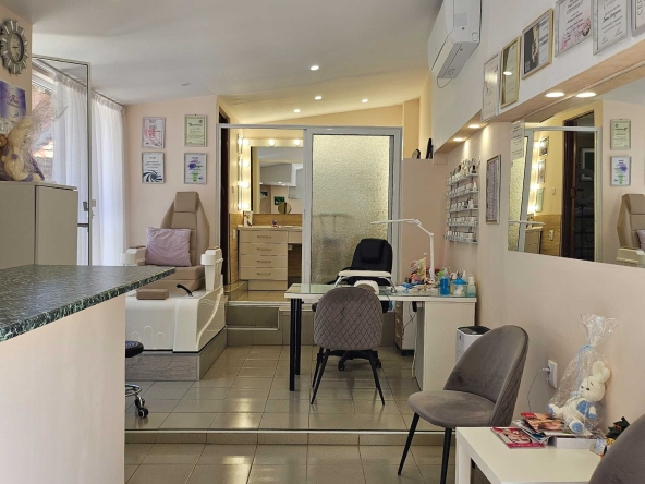 Дава се под наем Офис в Ямбол, Център - 35 кв.м за 255 € - Снимка #1