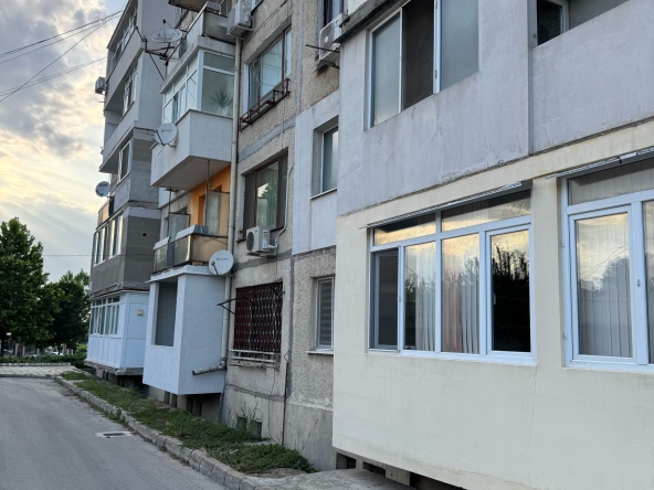 Тристаен апартамент в Варна, Център - 95 кв.м за 495 €/кв.м - Снимка #1