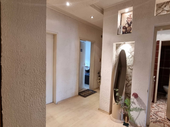 Дава се под наем Четиристаен апартамент в Асеновград - 114 кв.м за 402.9 € - Снимка #1