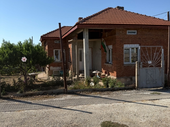 Къща в Кубрат - 65 кв.м за 667 €/кв.м - Снимка #1