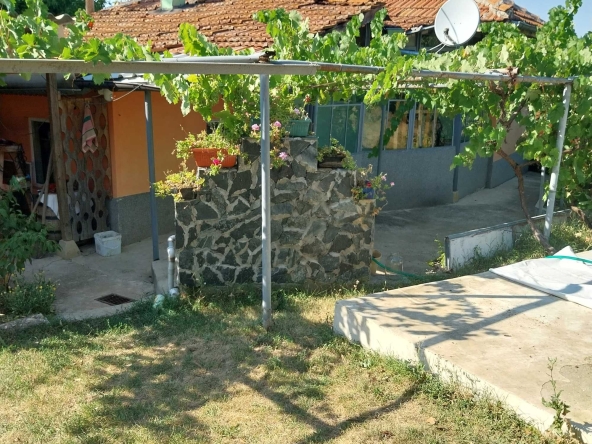 Къща в с. Пороище, Област Разград - 100 кв.м за 383 €/кв.м - Снимка #1