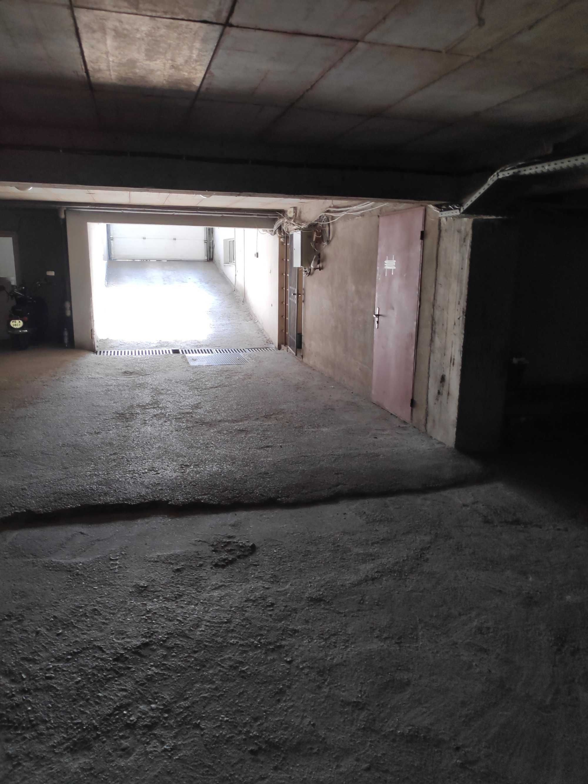 Дава се под наем Гараж / Паркомясто в София, НПЗ Дианабад - 25 кв.м за 142.8 € - Снимка #1