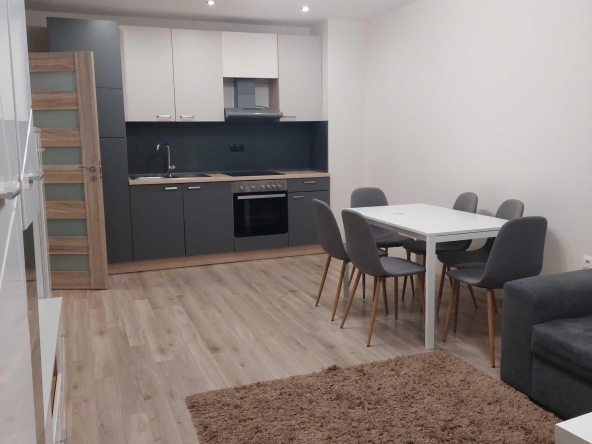 Дава се под наем Тристаен апартамент в Варна, Младост 1 - 87 кв.м за 700 € - Снимка #1