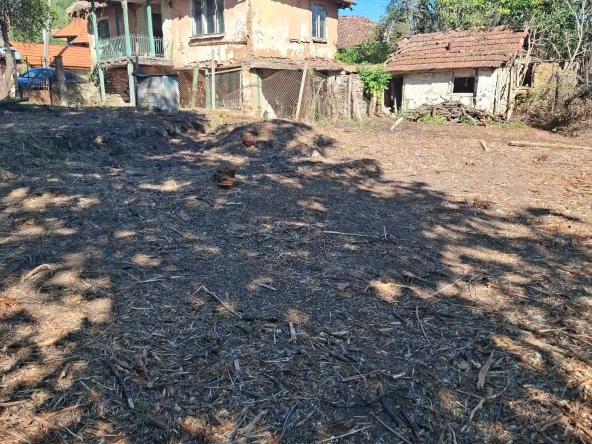 Парцел в с. Светля, Област Перник - 1640 кв.м за 21 €/кв.м - Снимка #1