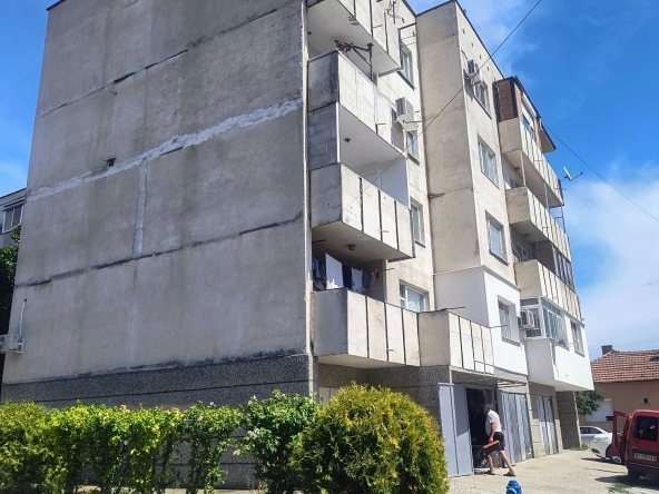 Тристаен апартамент в Плевен, Идеален център - 80 кв.м за 813 €/кв.м - Снимка #1