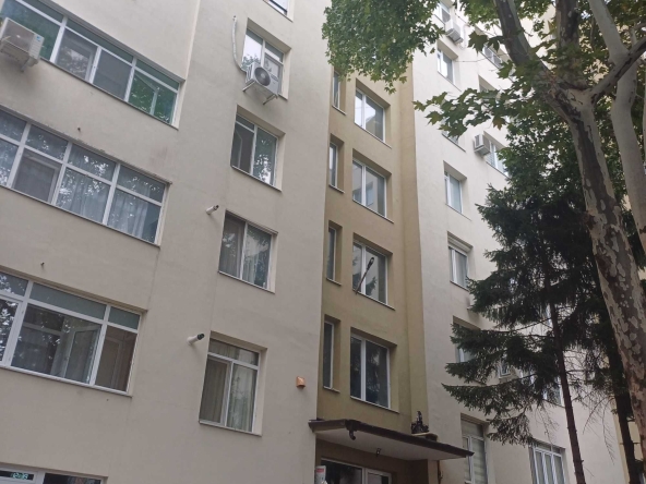 Двустаен апартамент в Разград, Промишлена зона - Изток - 65 кв.м за 871795 €/кв.м - Снимка #1