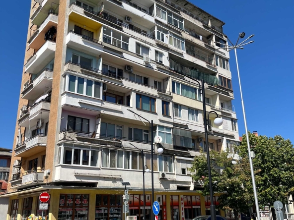 Тристаен апартамент в Казанлък - 95 кв.м за 1579 €/кв.м - Снимка #1