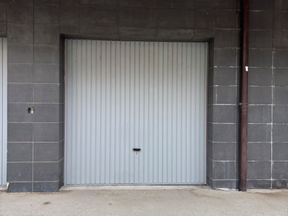 Гараж / Паркомясто в Плевен, Идеален център - 26 кв.м за 1462 €/кв.м - Снимка #1