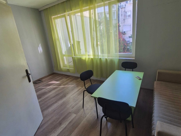 Дава се под наем Тристаен апартамент в Варна, Лятно кино Тракия - 70 кв.м за 408 € - Снимка #1