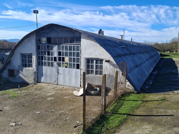 Дава се под наем Склад в с. Българене, Област Ловеч - 600 кв.м за 25.5 € - Снимка #1