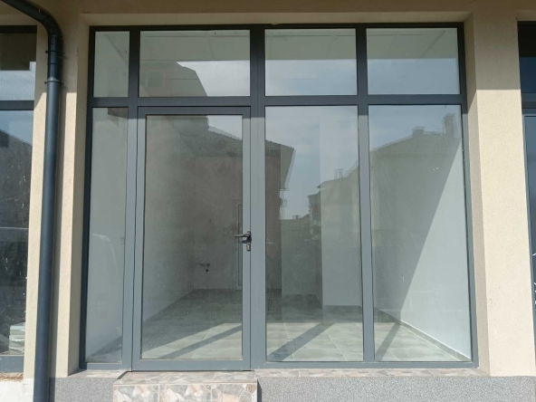 Дава се под наем Магазин в Благоевград, Идеален център - 22 кв.м за 229.5 € - Снимка #1