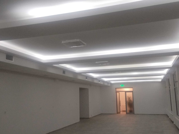 Дава се под наем Магазин в Рудозем - 180 кв.м за 510 € - Снимка #1