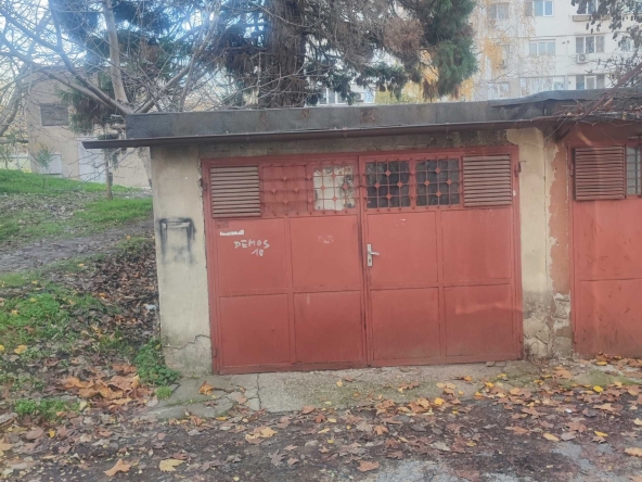 Гараж / Паркомясто в с. Долно Абланово, Област Русе - 18 кв.м за 1139 €/кв.м - Снимка #1