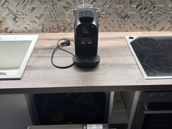 Дава се под наем Двустаен апартамент в к.к. Слънчев ден - 65 кв.м за 498.27 € - Снимка #1