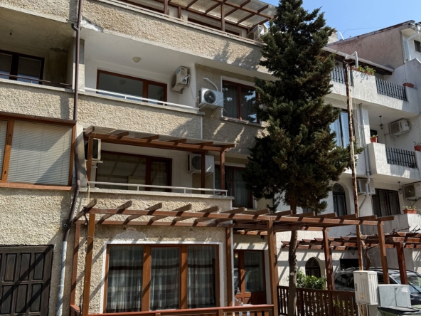 Дава се под наем Къща в Свети Влас - 550 кв.м за 0.51 € - Снимка #1