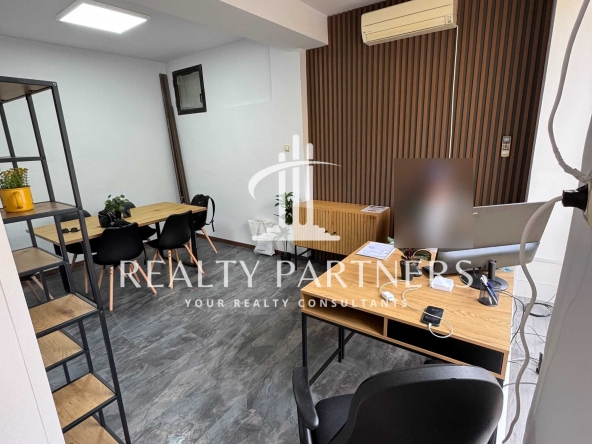 Дава се под наем Офис в Перник, Изток - 15 кв.м за 248.88 € - Снимка #1