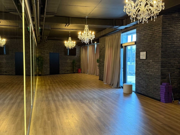 Дава се под наем Магазин в Пловдив, Тракия - 100 кв.м за 698.19 € - Снимка #1