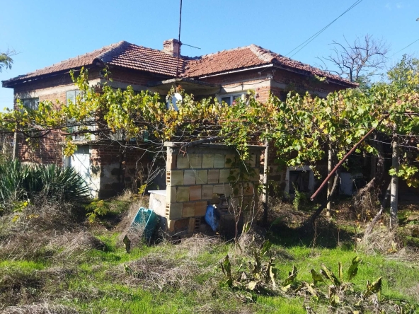 Къща в с. Иречеково, Област Ямбол - 90 кв.м за 85 €/кв.м - Снимка #1