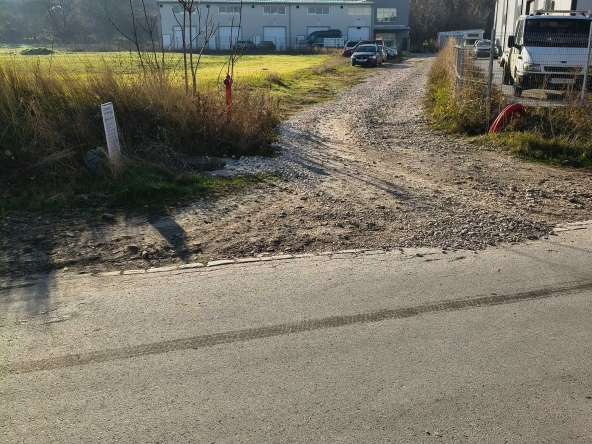 Дава се под наем Склад в Асеновград - 73 кв.м за 398.82 € - Снимка #1