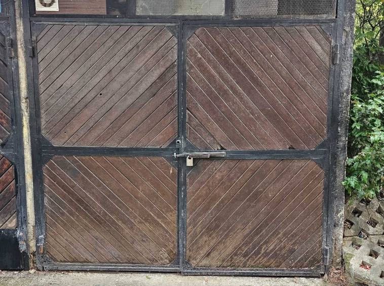 Гараж / Паркомясто в Добрич, Христо Ботев - 15 кв.м за 374 €/кв.м - Снимка #1