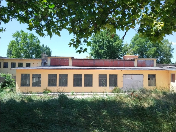 Промишлена сграда в Нови пазар - 8061 кв.м за 63 €/кв.м - Снимка #1