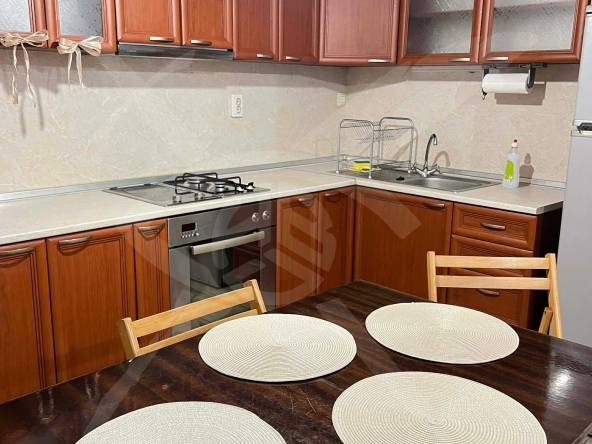 Дава се под наем Четиристаен апартамент в Варна, Колхозен пазар - 104 кв.м за 698.19 € - Снимка #1