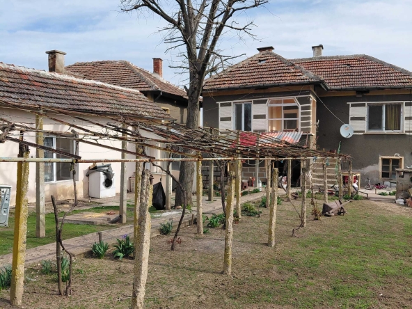 Къща в с. Септемврийци, Област Монтана - 2360 кв.м за 6 €/кв.м - Снимка #1