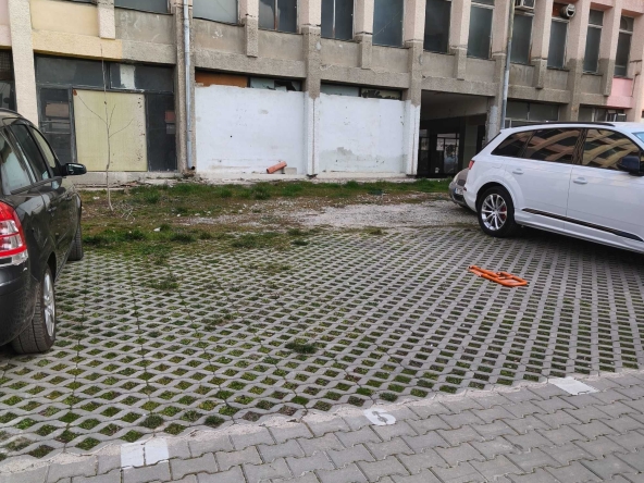 Дава се под наем Гараж / Паркомясто в Търговище, Център - 18 кв.м за 59.67 € - Снимка #1