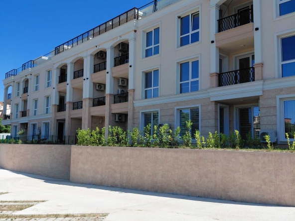 Дава се под наем Двустаен апартамент в Созопол - 54 кв.м за 3989.73 € - Снимка #1