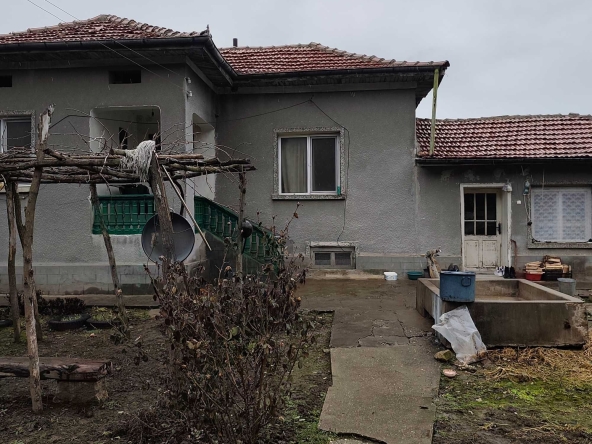 Къща в Гулянци - 70 кв.м за 51 €/кв.м - Снимка #1