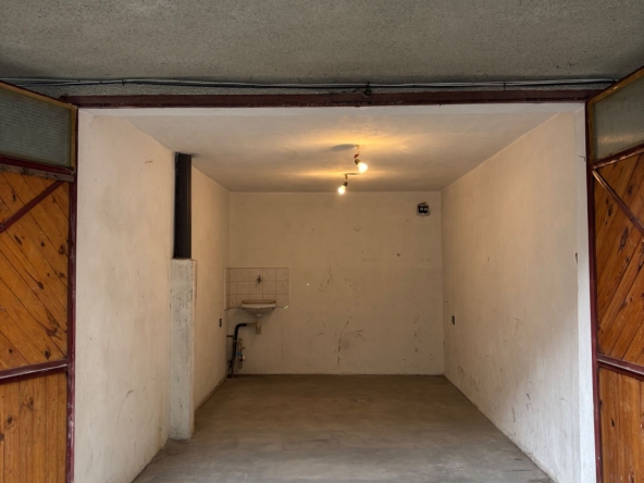 Гараж / Паркомясто в Варна, м-т Боровец - юг - 11 кв.м за 6 €/кв.м - Снимка #1
