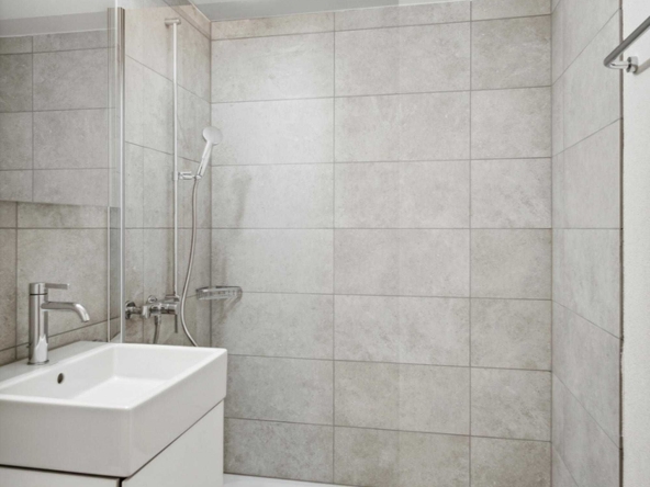 Дава се под наем Двустаен апартамент в София, Център - 58 кв.м за 433.5 € - Снимка #1
