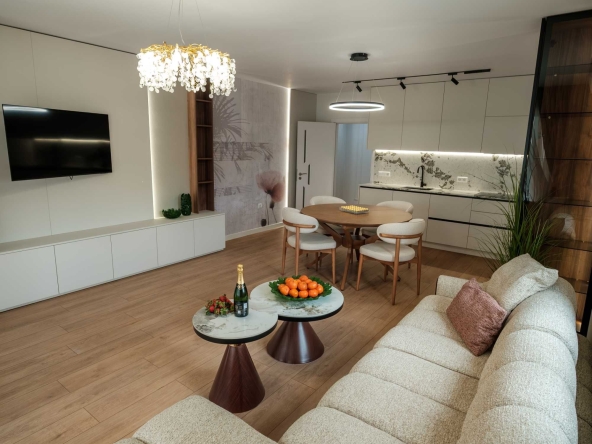 Тристаен апартамент в Варна, Автогара - 133 кв.м за 1526 €/кв.м - Снимка #1