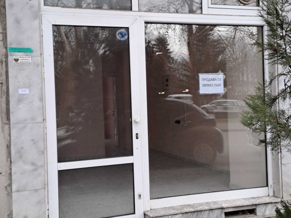 Магазин в Русе, Възраждане - 45 кв.м за 1556 €/кв.м - Снимка #1