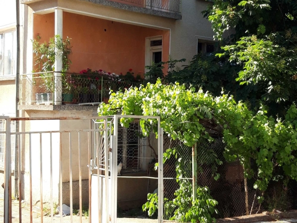 Къща в Вършец - 250 кв.м за 580 €/кв.м - Снимка #1