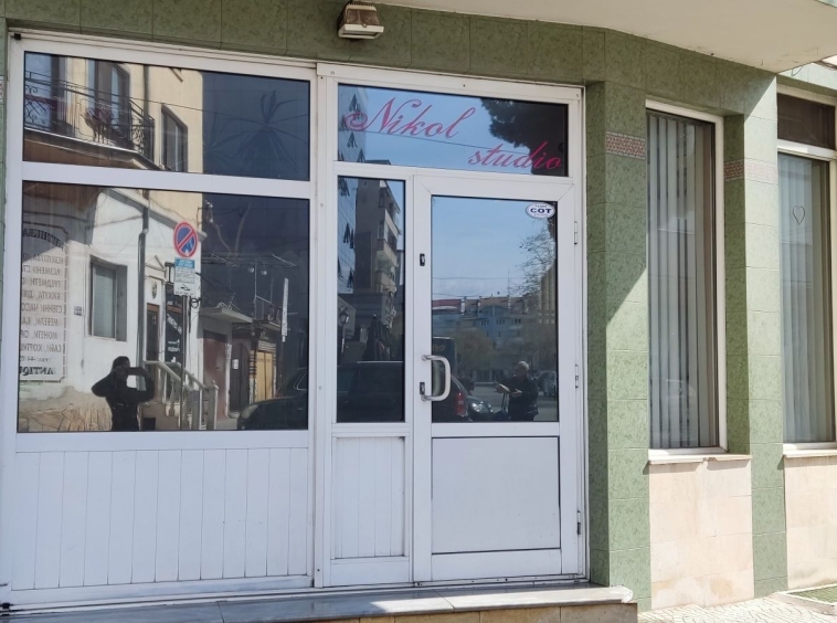 Дава се под наем Магазин в Пазарджик, Окръжна болница - 68 кв.м за 255 € - Снимка #1