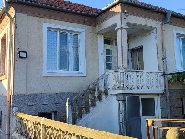 Къща в с. Воденичане, Област Ямбол - 80 кв.м за 274 €/кв.м - Снимка #1