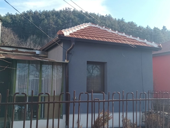 Дава се под наем Къща в с. Доброславци, Област София-град - 35 кв.м за 255 € - Снимка #1