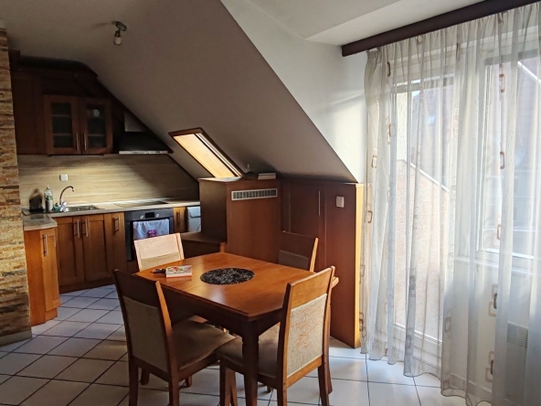 Дава се под наем Тристаен апартамент в София, Лозенец - 95 кв.м за 900 € - Снимка #1