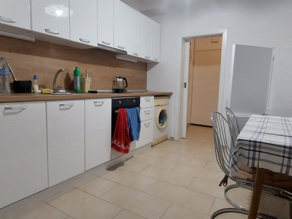 Дава се под наем Тристаен апартамент в Бургас, Лазур - 60 кв.м за 351.9 € - Снимка #1