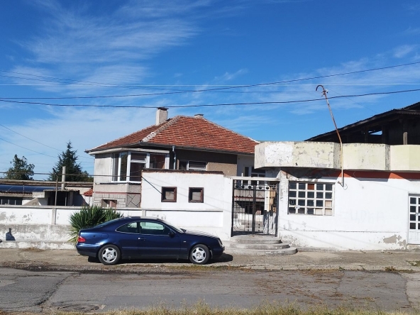 Къща в Гълъбово - 740 кв.м за 45 €/кв.м - Снимка #1