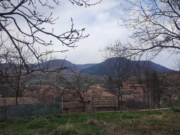 Парцел в Опака - 1590 кв.м за 0 €/кв.м - Снимка #1